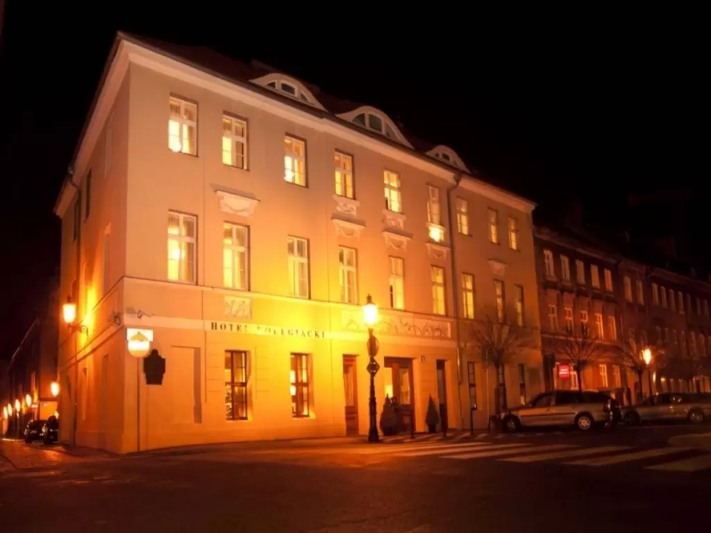 Hotel Kolegiacki****